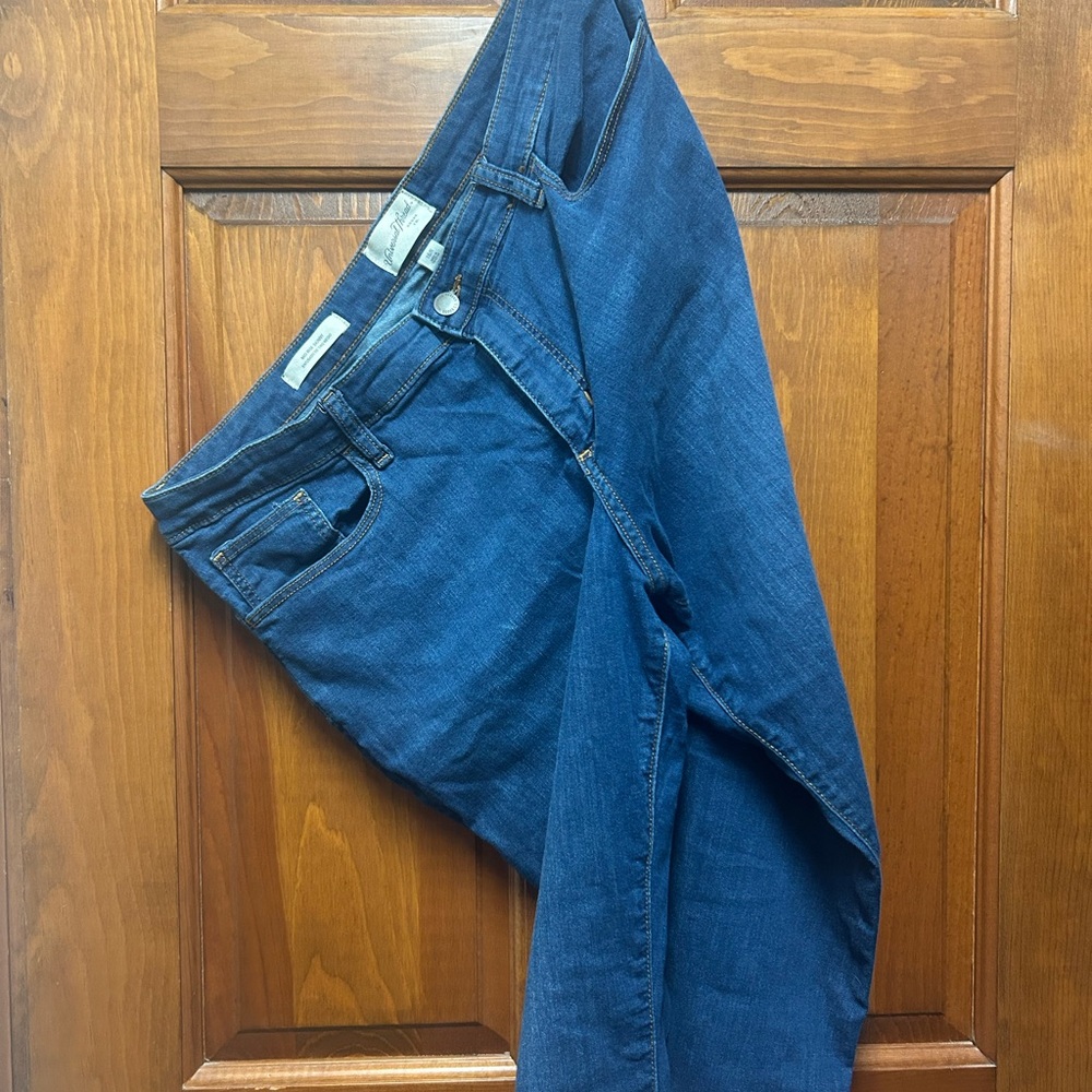 Universal Threads Mid Rise Skinny Jeans